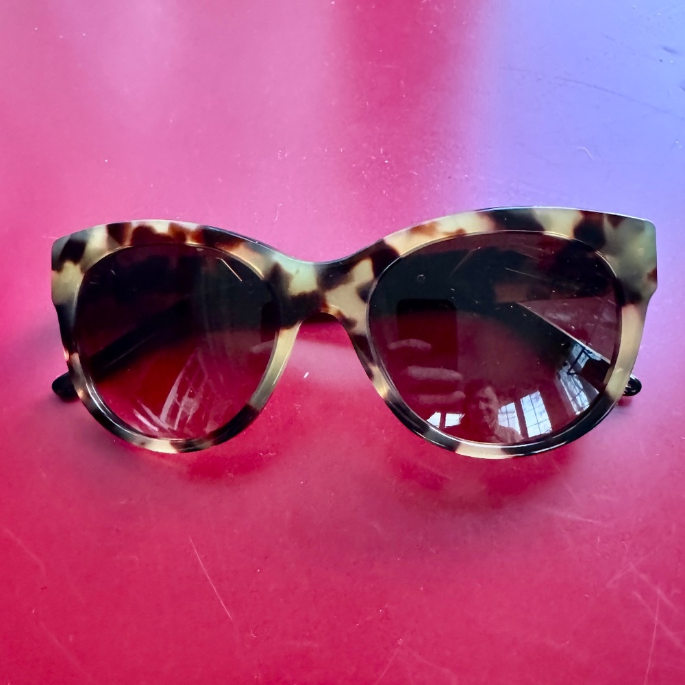 Burberry Sunglasses & Had Case Brown Tortoise # 864 EUC - Picture 2 of 9